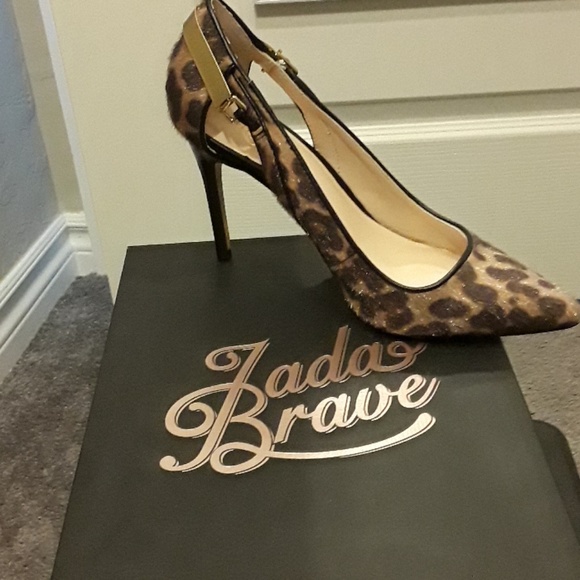 Shoes - Picture 2 of 4